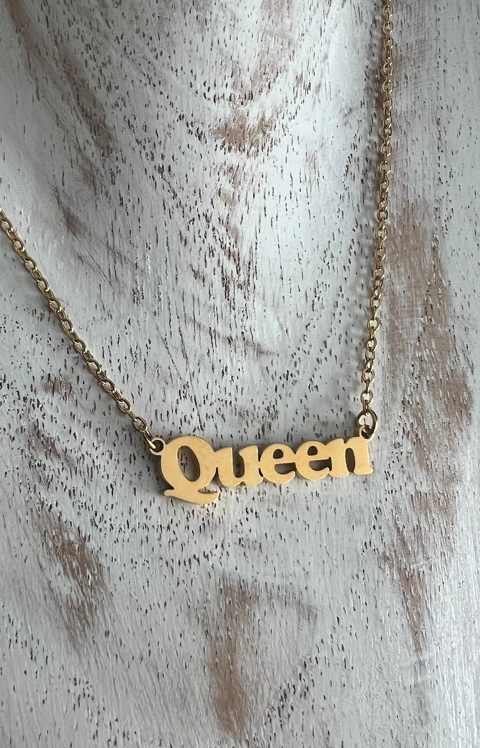 Queen necklace